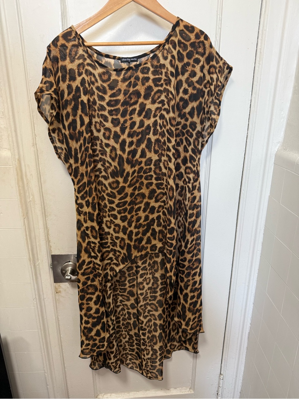 cha cha vente Leopard Print High-Low short sleeve sheer top size 1x